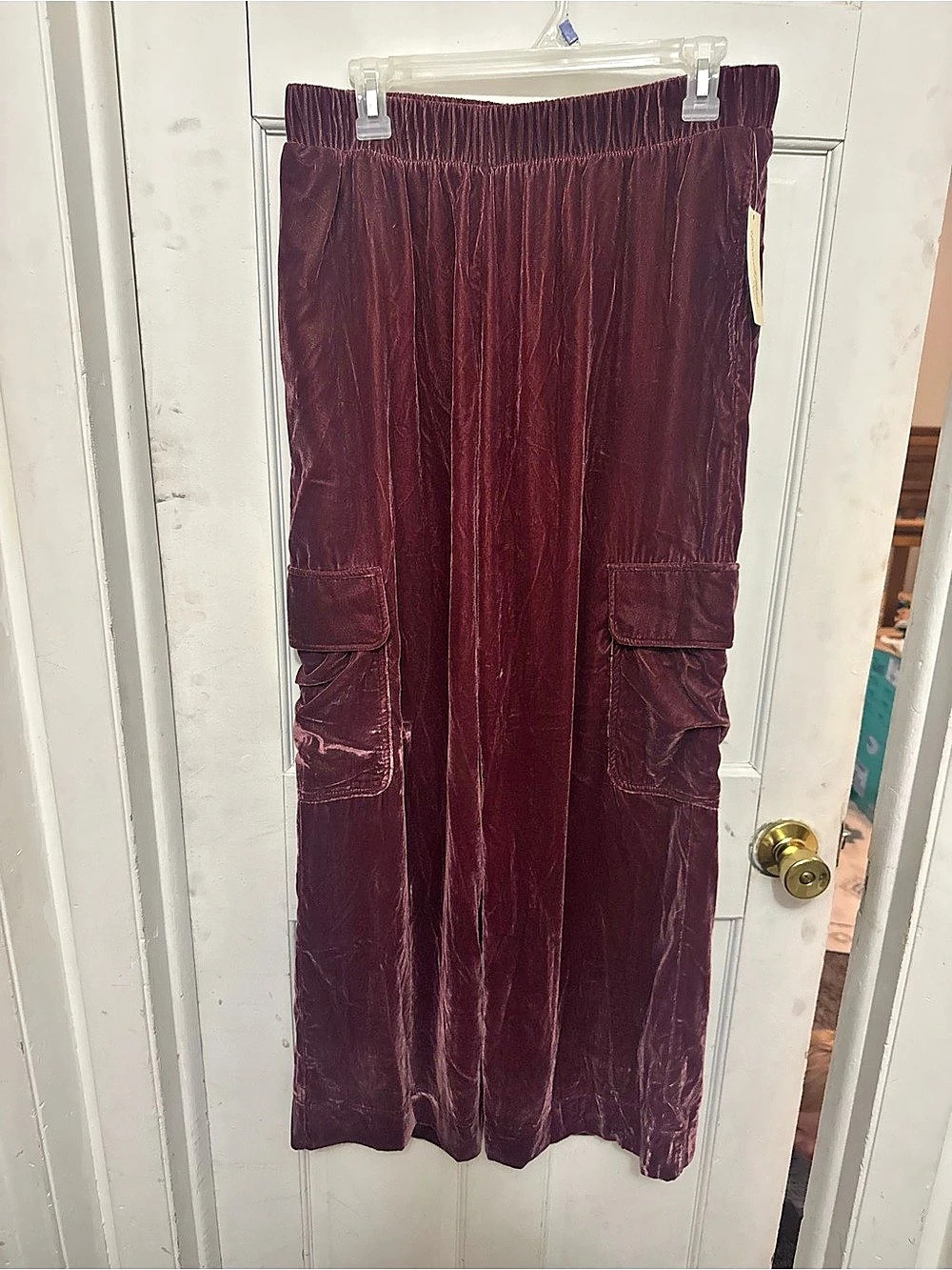 Universal Threads Women's Mid-Rise Wide Leg Velvet Cargo Pants